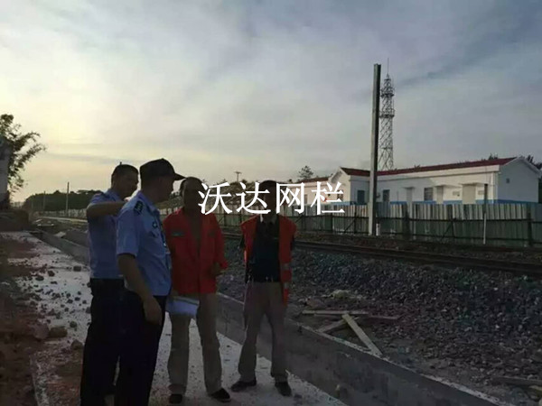 上海贛鐵路客專刺絲滾籠項(xiàng)目工程圖片2