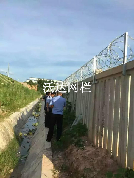 上海贛鐵路客專刺絲滾籠項(xiàng)目工程圖片4
