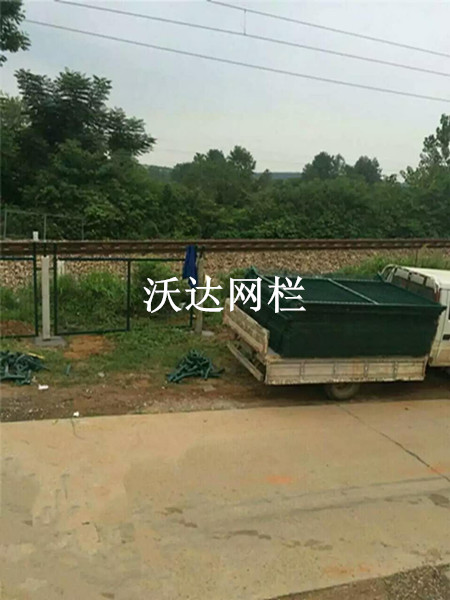 唐山滬昆鐵路貴州段防護(hù)柵欄護(hù)欄網(wǎng)項(xiàng)目圖片3