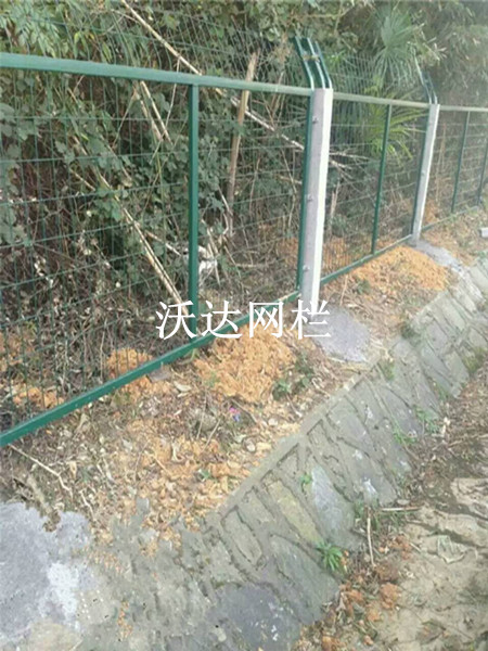 唐山滬昆鐵路貴州段防護(hù)柵欄護(hù)欄網(wǎng)項(xiàng)目圖片4